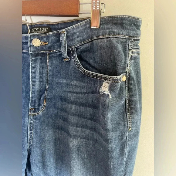 Judy Blue High Waisted Straight Fit Distressed Fray Hem Jeans 15/32 Plus EUC 021 - Picture 2 of 9